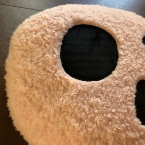 NWT Light Pink Skull Grammercy Studio Plush Sherpa Throw Pillow Halloween - Picture 4 of 5